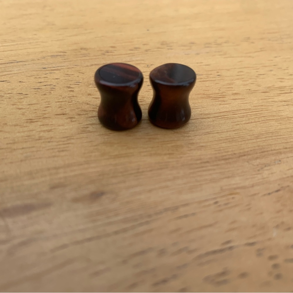 Amber 0g(8mm) saddle plugs